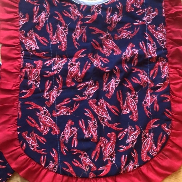 His and Hers Lobster 🦞 Bibs - Picture 2 of 4